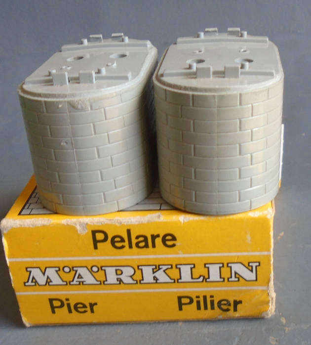 MARKLIN HO SCALE - 7253 2 X PIERS, BOXED