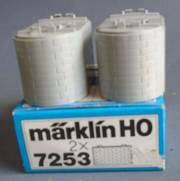 MARKLIN HO SCALE - 7253 2 X PIERS, BOXED