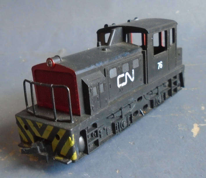 LIMA HO SCALE - CN DIESEL SHUNTER, NEEDS REAR COUPLING
