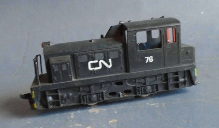 LIMA HO SCALE - CN DIESEL SHUNTER, NEEDS REAR COUPLING