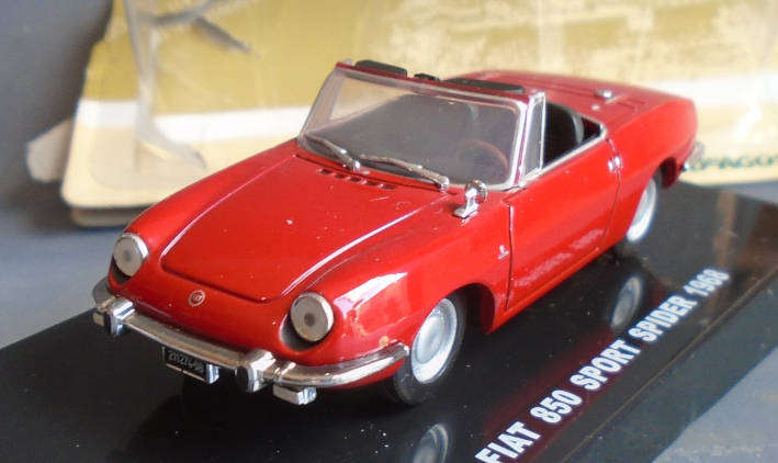 DeAGOSTINI 1/43 SCALE - 1968 FIAT 850 SPORT SPIDER , CARDED