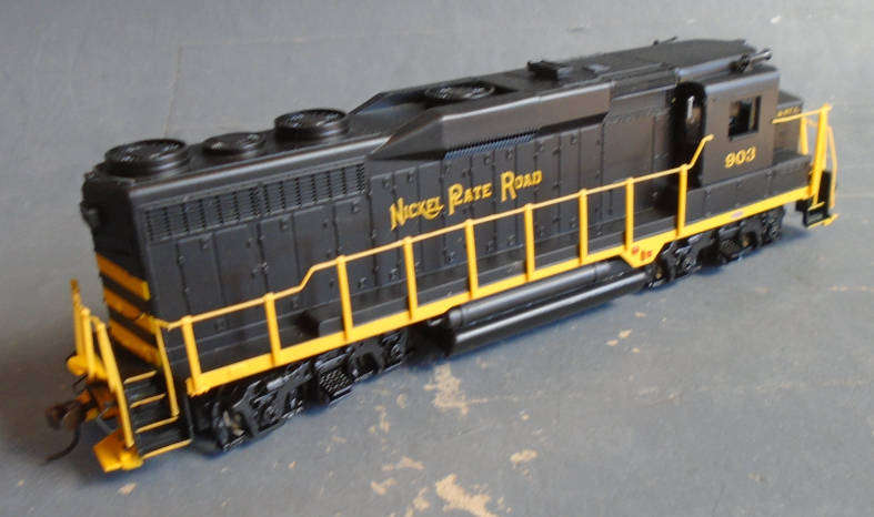 BACHMANN HO SCALE - GP-30 NICKLE PLATE ROAD #903 DIESEL LOCO WITH DCC, BOXED