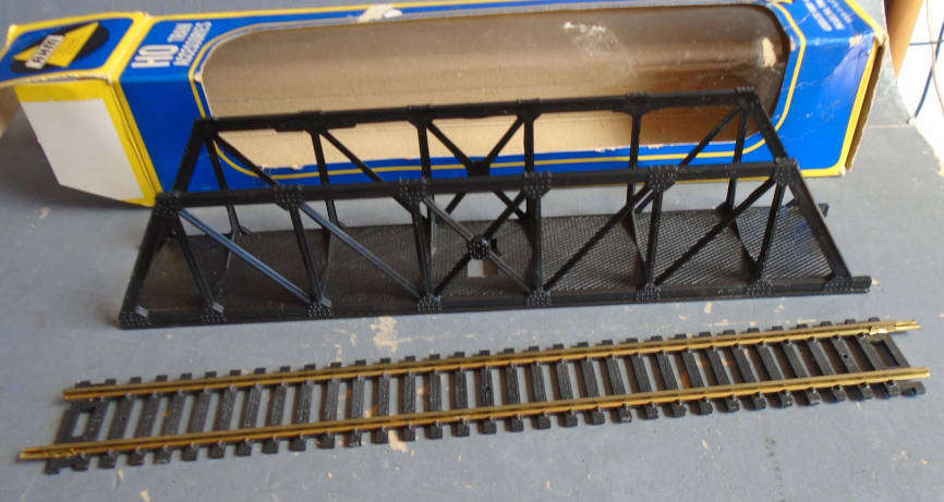 AHM HO SCALE - DECK BRIDGE, BOXED