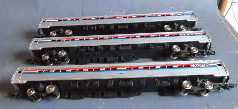BACHMANN HO SCALE - 3 x AMTRAK PASSENGER COACHES W/LIGHT FITTINGS, NOT TESTED, LIMA COUPLINGS