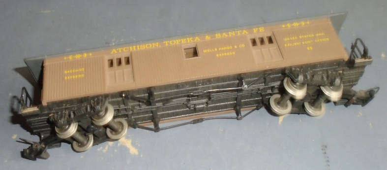 AHM HO SCALE - AT&SF OLD TIME BAGGAGE CAR