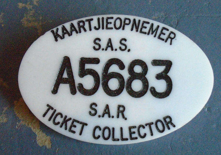 SAR TICKET COLLECTOR A5683 BADGE - 50 X 35 mm