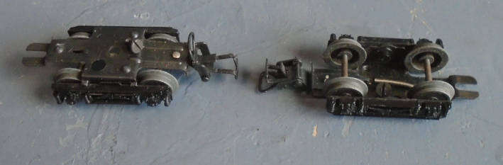 MARKLIN HO SCALE - 2 X BOGIES WITH WHEELS &SCREWS