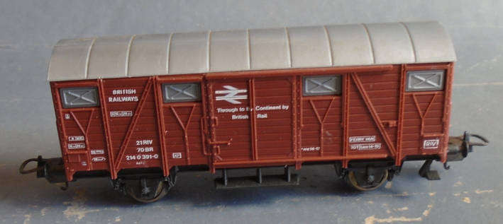 LIMA HO SCALE - BR CLOSED GOODS WAGON
