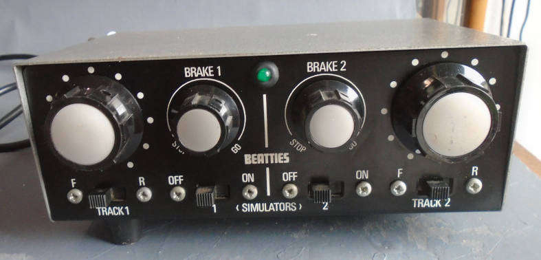 BEATIES HO SCALE - 12V DC DUAL TRANSFORMER/CONTROLLER, ONERUBBER FOOT MISSING