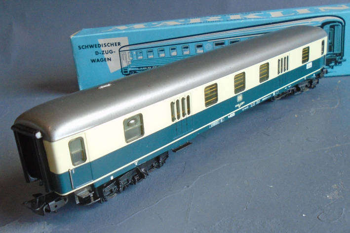 MARKLIN HO SCALE - DB EXPRESS COACH, BOXED