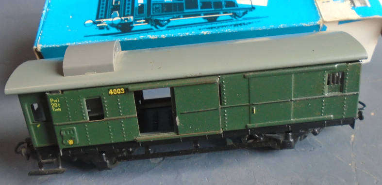 MARKLIN HO SCALE - LUGGAGE VAN W/TAILLIGHTS, BOXED