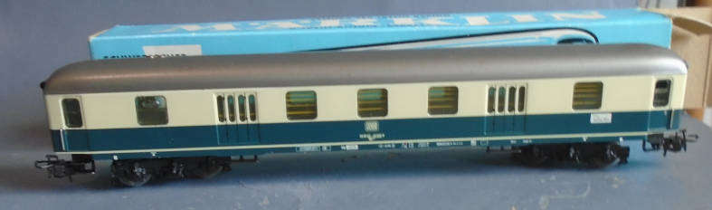 MARKLIN HO SCALE - DB EXPRESS COACH, BOXED