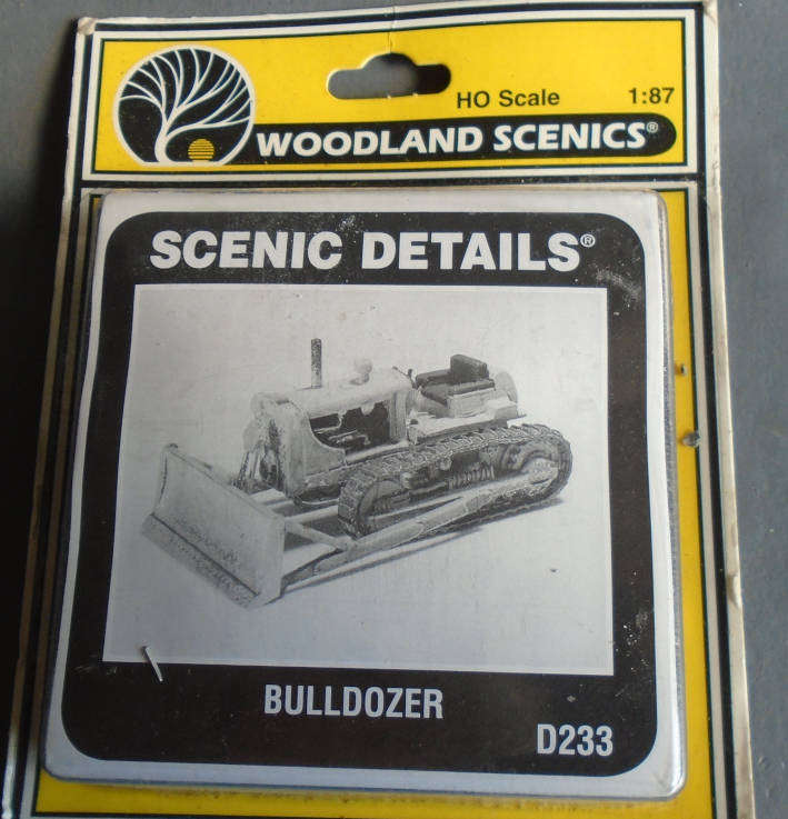 WOODLAND SCENICS HO SCALE - BULLDOZER KIT, CARDED