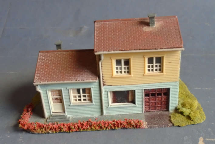 N SCALE - HOUSE, FOOTPRINT 110 X 70 mm