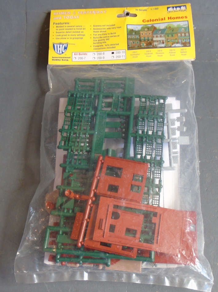 IHC N SCALE - COLONIAL HOMES, STEVENSON HOUSE,. IN PKT