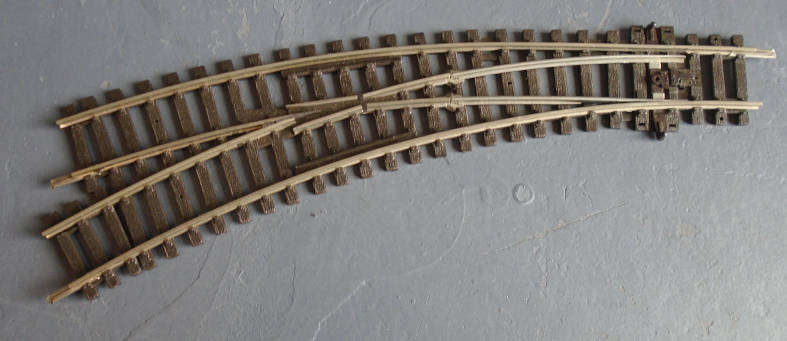 PECO HO SCALE - CODE 100 CURVED MANUAL LH POINT