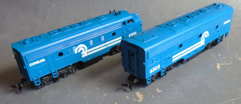 MANTUA HO SCALE - CONRAIL F7A/ F7 DIESEL LOCO & DUMMY LOCO, BOTH BOXED