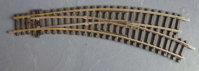 PECO HO SCALE - CODE 100 CURVED MANUAL RH POINT
