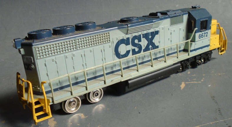 BACHMANN HO SCALE - CSX DIESEL LOCO FOR REPAIRS, RUNS WELL, SEE FOTOS, REAR BOGIE