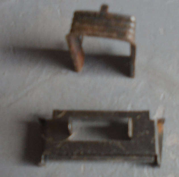 MARKLIN HO SCALE - 2 X TIN PLATE COACH BELLOWS