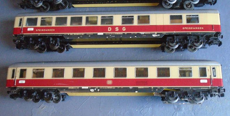 MARKLIN HO SCALE - DB PASSENGER COACH SET, WITH TAILLIGHT IN END WAGON, BOXED