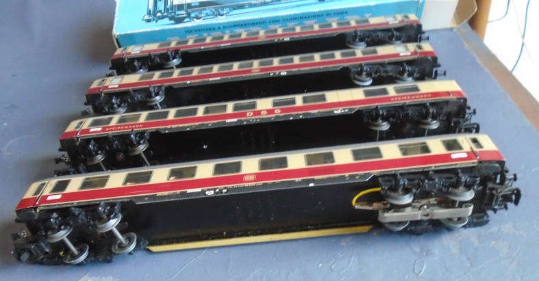 MARKLIN HO SCALE - DB PASSENGER COACH SET, WITH TAILLIGHT IN END WAGON, BOXED
