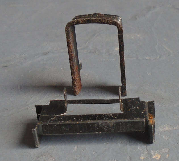 MARKLIN HO SCALE - 2 X TIN PLATE COACH BELLOWS