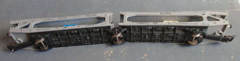 LIMA HO SCALE - ARTICULATED CAR CARRIER WAGON WITH 2 X M/BENZ