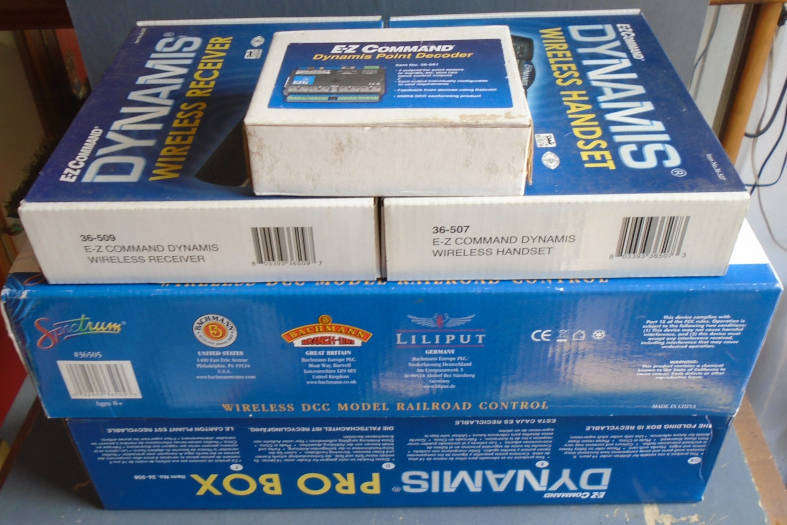 BACHMANN COMPLETE E-Z COMMAND DCC SET, WITH BOOSTER & REMOTE CONTROLS AS PER FOTOS, ALL BOXED