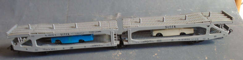 LIMA HO SCALE - ARTICULATED CAR CARRIER WAGON WITH 2 X M/BENZ