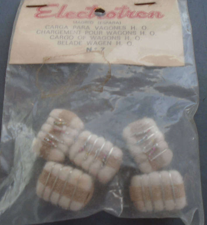 ELECTROTREN HO SCALE - BALE LOAD FOR WAGON, IN PKT