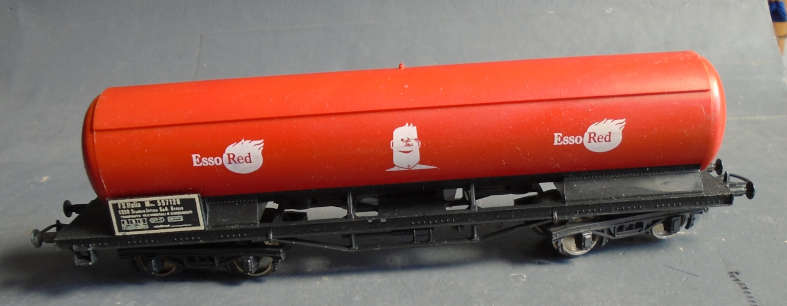 LIMA HO SCALE - ESSO RED TANK WAGON