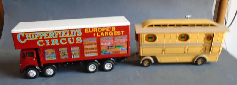 CORGI 1/50 SCALE - FODEN CLOSED POLE TRUCK WITH CARAVAN - BOXED