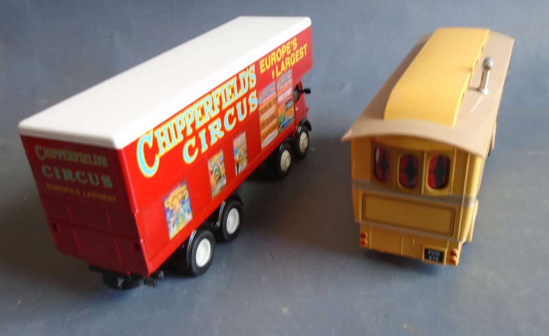 CORGI 1/50 SCALE - FODEN CLOSED POLE TRUCK WITH CARAVAN - BOXED