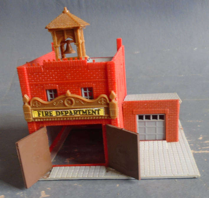 POLA N SCALE - FIRE STATION - FOOT PRINT 90 X 90 mm