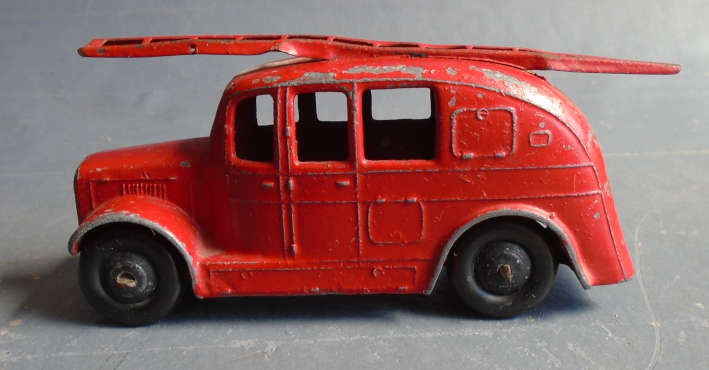 DINKY - 1950s FIRE ENGINE AS PER FOTO