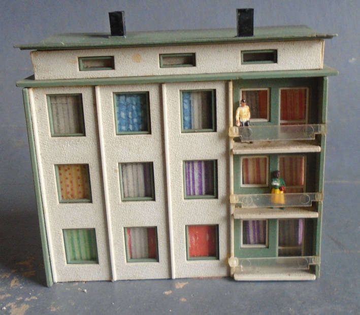 N SCALE - TRIPLE STORY FLATS - FOOT PRINT 75 X 40 mm