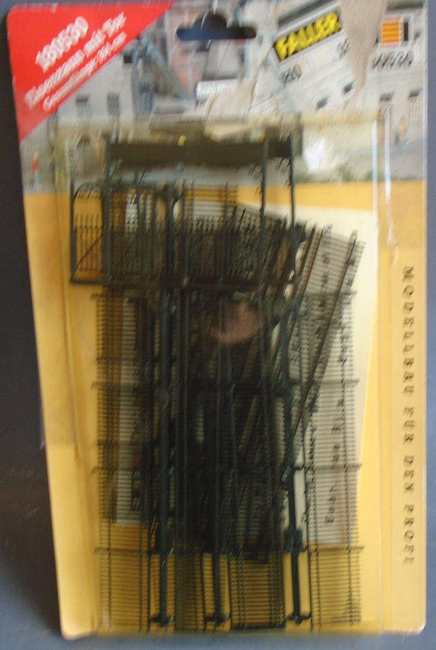 FALLER HO SCALE - 164cm FENCING, CARDED