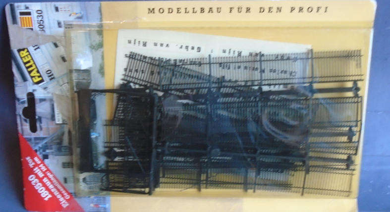 FALLER HO SCALE - 164cm FENCING, CARDED