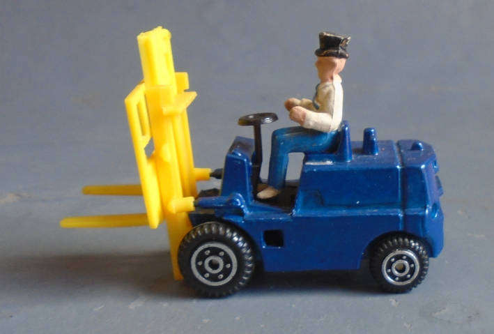 1/64SCALE - FORKLIFT WITH DRIVER