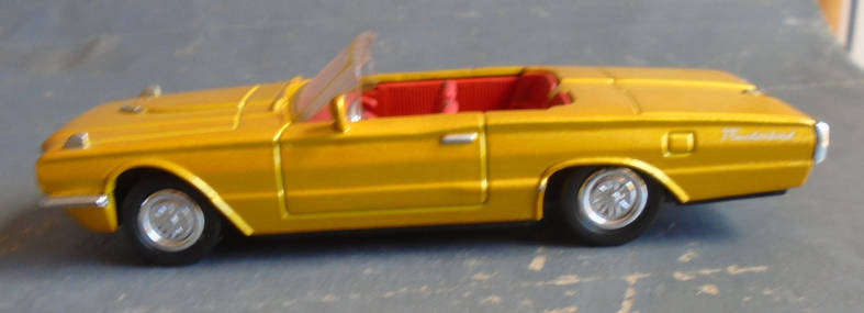 NEW RAY 1/43 SCALE -1966 FORD THUNDERBIRD