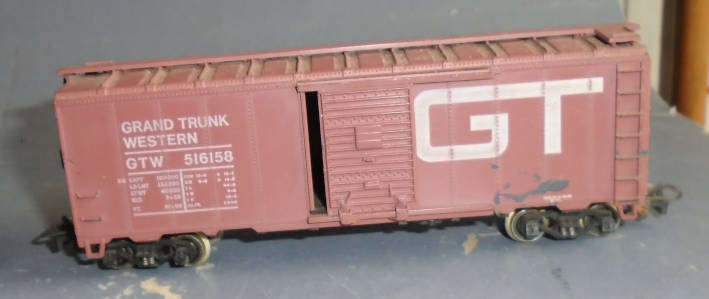 ROUNDHOUSE HO SCALE - GTW CLOSED GOODS WAGON, MARK ON BODY