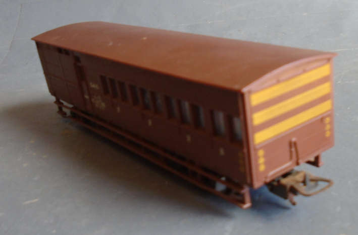 LIMA HO SCALE - SAR GUARDS VAN, SEE FOTO, RAILING REPAIRED