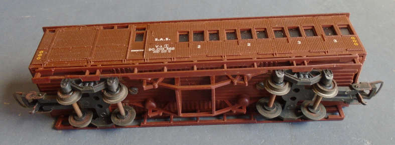 LIMA HO SCALE - SAR GUARDS VAN, SEE FOTO, RAILING REPAIRED