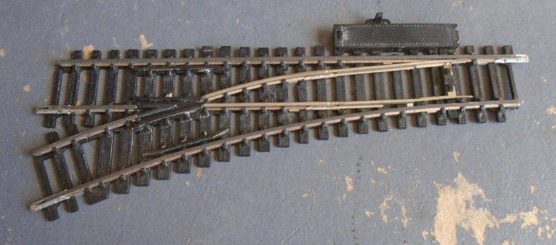 TRI-ANG HO SCALE - CODE 100 LH POINT