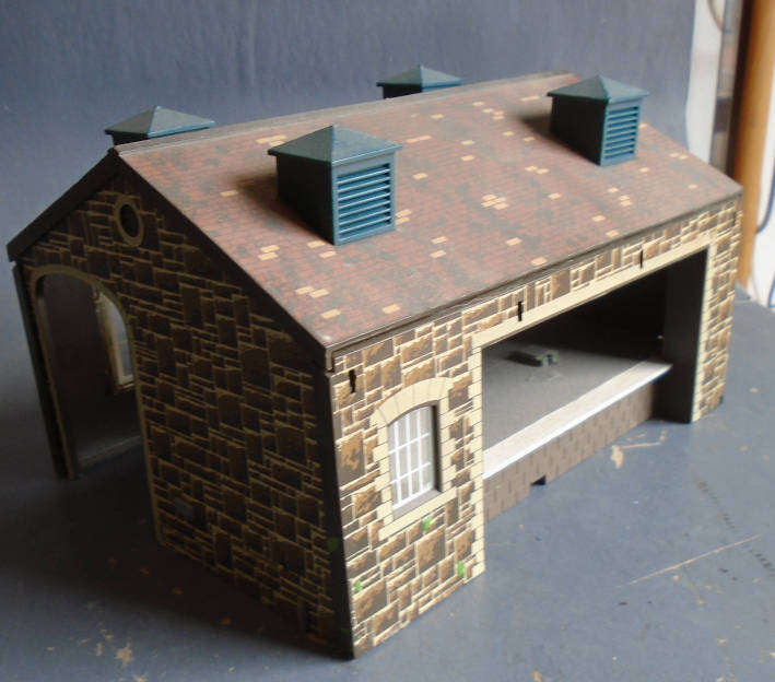 HORNBY OO SCALE - PLATFORM STATION