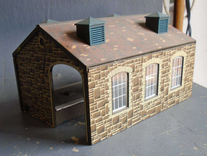 HORNBY OO SCALE - PLATFORM STATION