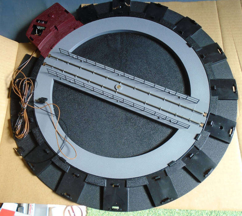 HORNBY OO/HO SCALE - ELECTRICALLY OPERATED TURNTABLE, BOXED, SEE DETAILS BELOW