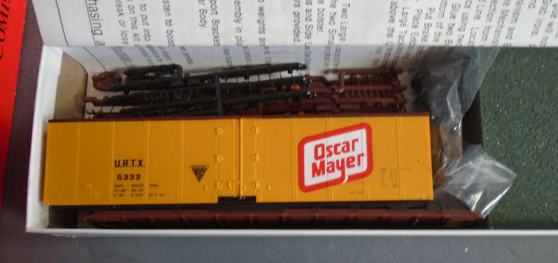 INTERMOUNTAIN HO SCALE - OSCAR MAYER STEEL SIDED ICE BUNKER KIT, BOXED