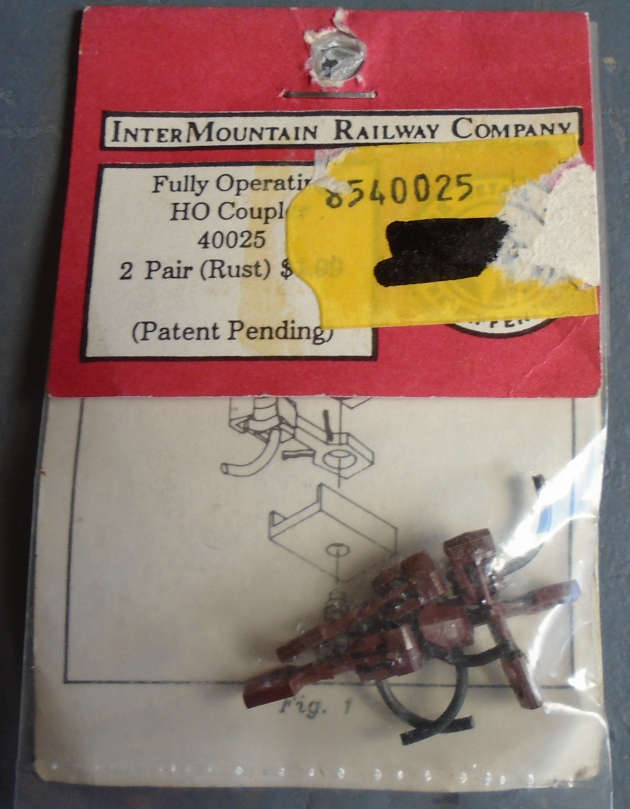 INTERMOUTAIN HO SCALE - 4 X RUST COLOUR KD TYPE COUPLERS, IN PKT
